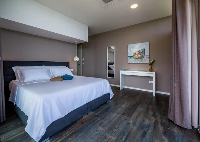 Luxury The View In - For 12 People With Incredible Sea View & Wellness Vila *