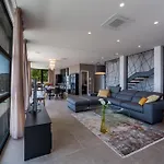 Luxury The View In - For 12 People With Incredible Sea View & Wellness Οπατία