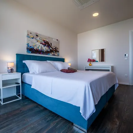 Luxury The View In - For 12 People With Incredible Sea View & Wellness فيلة أوباتيا