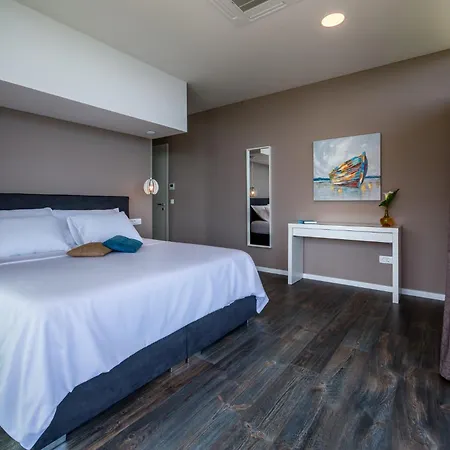 Luxury The View In - For 12 People With Incredible Sea View & Wellness فيلة *