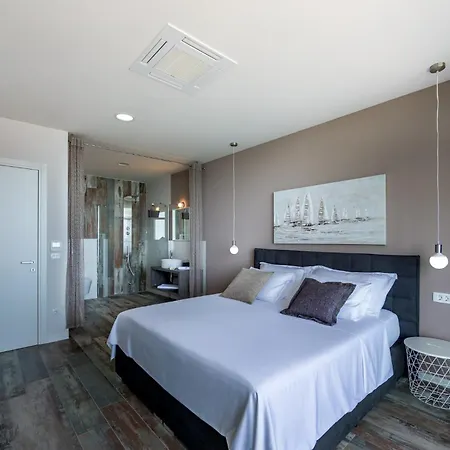 Luxury The View In - For 12 People With Incredible Sea View & Wellness * أوباتيا