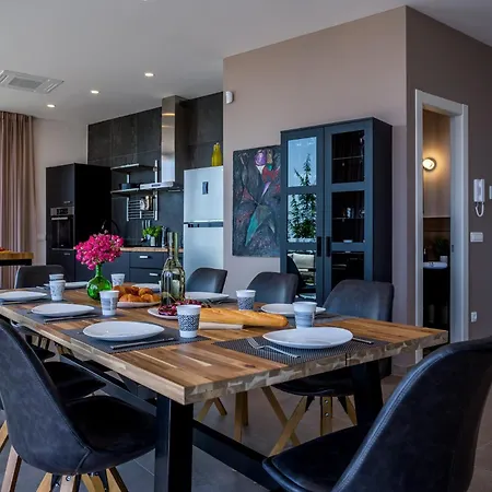 Luxury The View In - For 12 People With Incredible Sea View & Wellness أوباتيا