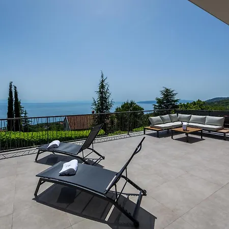 Luxury The View In - For 12 People With Incredible Sea View & Wellness فيلة