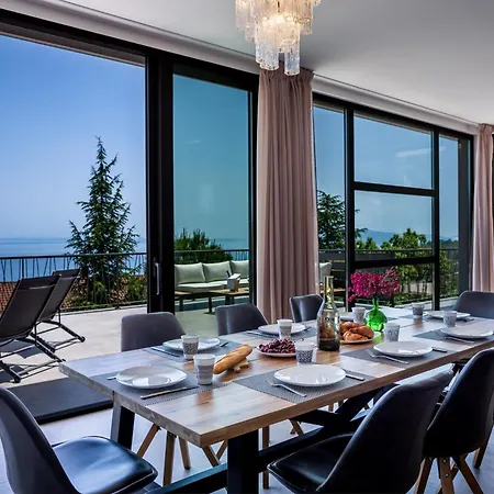 Luxury The View In - For 12 People With Incredible Sea View & Wellness * أوباتيا