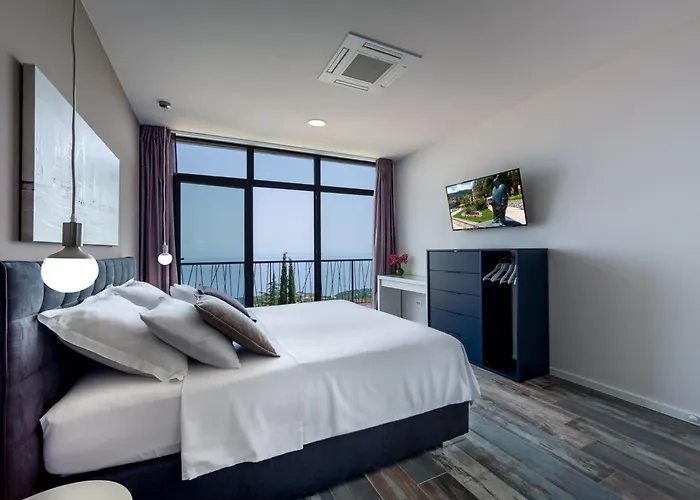 Luxury The View In - For 12 People With Incredible Sea View & Wellness Villa *