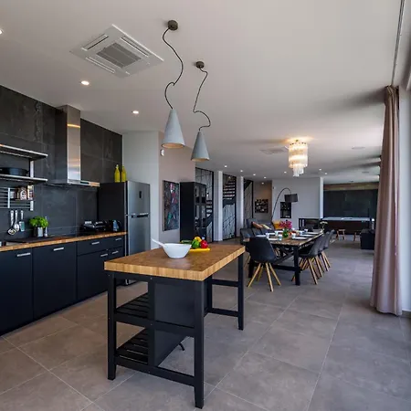 Вилла Luxury The View In - For 12 People With Incredible Sea View & Wellness *